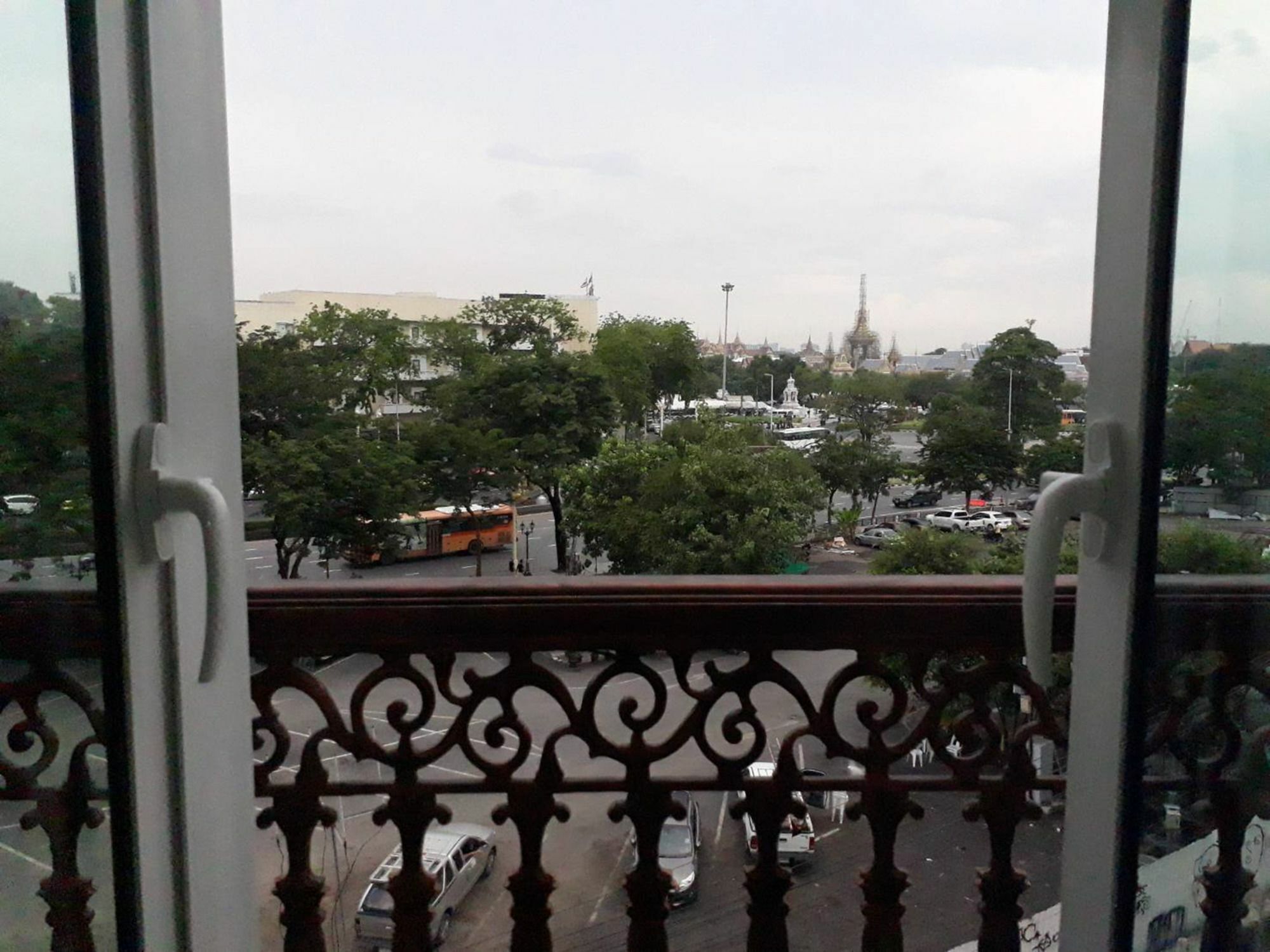 Dang Derm In The Park Khaosan Hotell Bangkok Exteriör bild